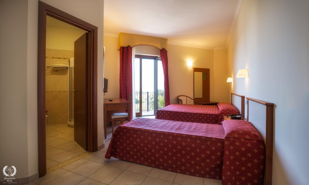 Hotel Royals Gate Rodi Garganico Exterior foto