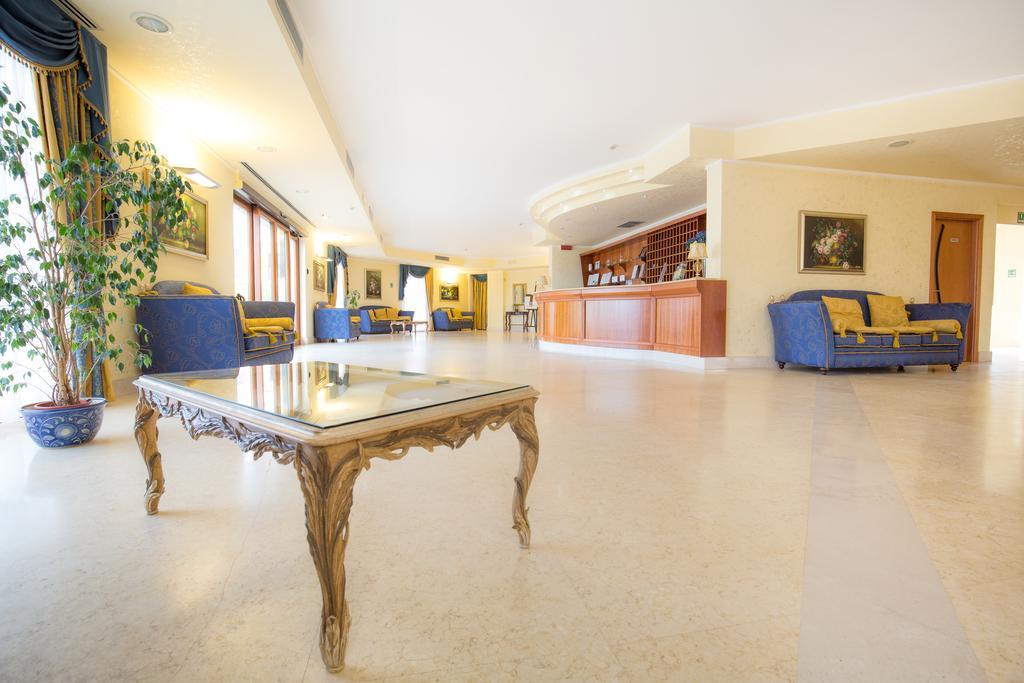 Hotel Royals Gate Rodi Garganico Exterior foto